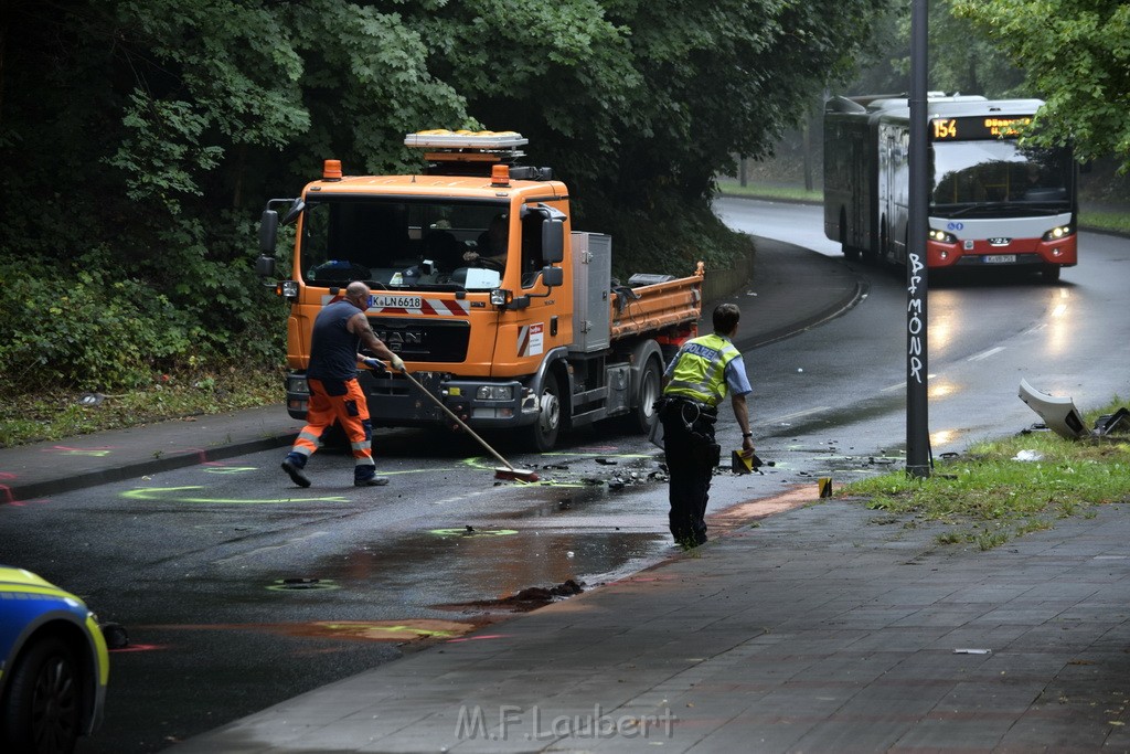 VU Frontal Koeln Hoehenhaus Berlinerstr vor Leuchterstr P76.JPG - Miklos Laubert